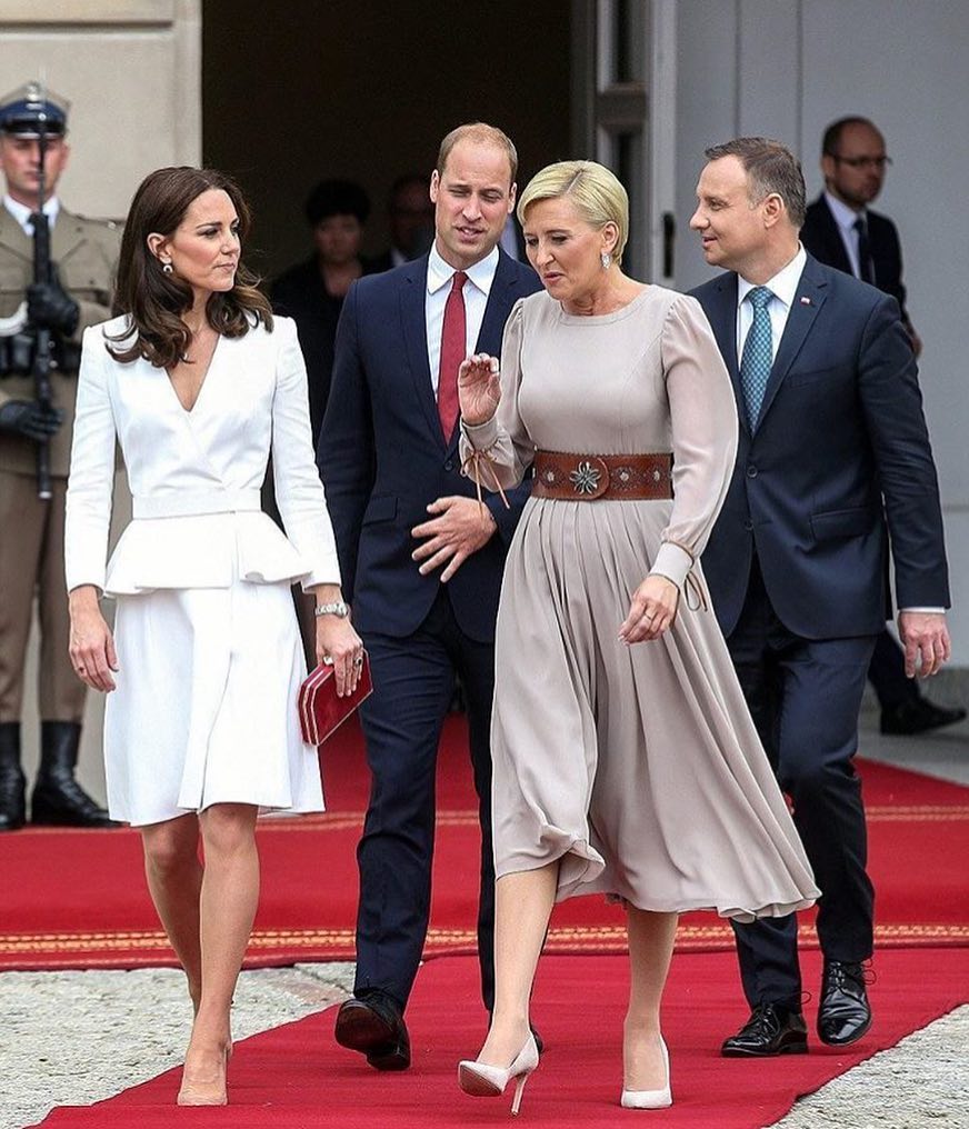 她打遍天下无敌手，红裙让丹麦王妃惨败，同框梅拉尼亚也是稳赢