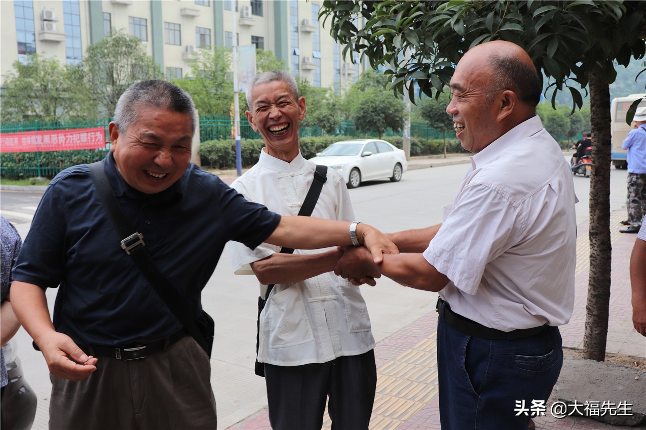 钢铁年代战友重逢,钢铁情怀