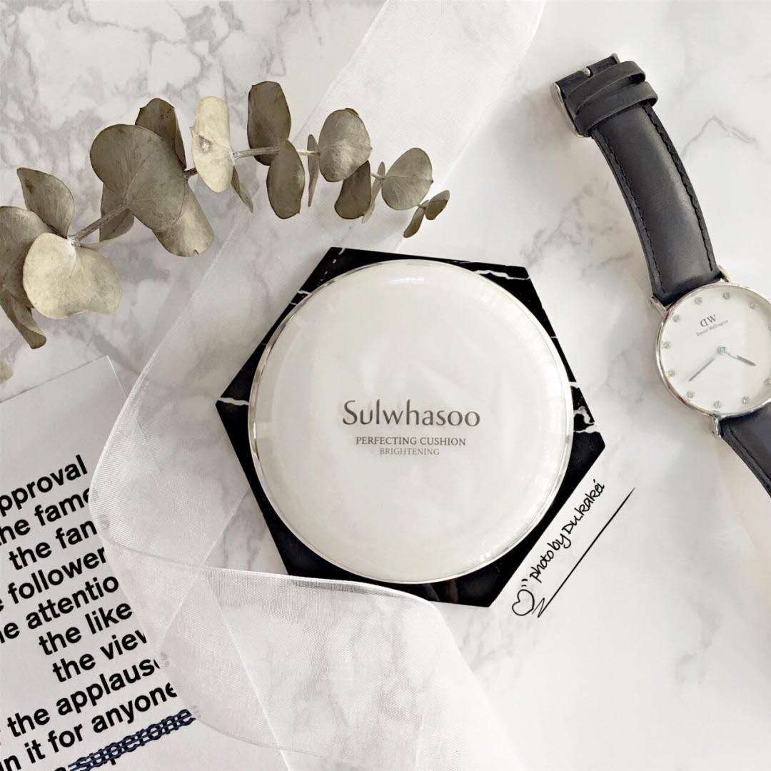 油皮夏天用气垫还是用粉底,油皮女生买什么护肤品最好