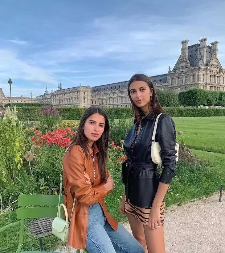 奶奶都嫌丑的包被Jennie背过后，有半个地球的时尚博主疯狂求同款