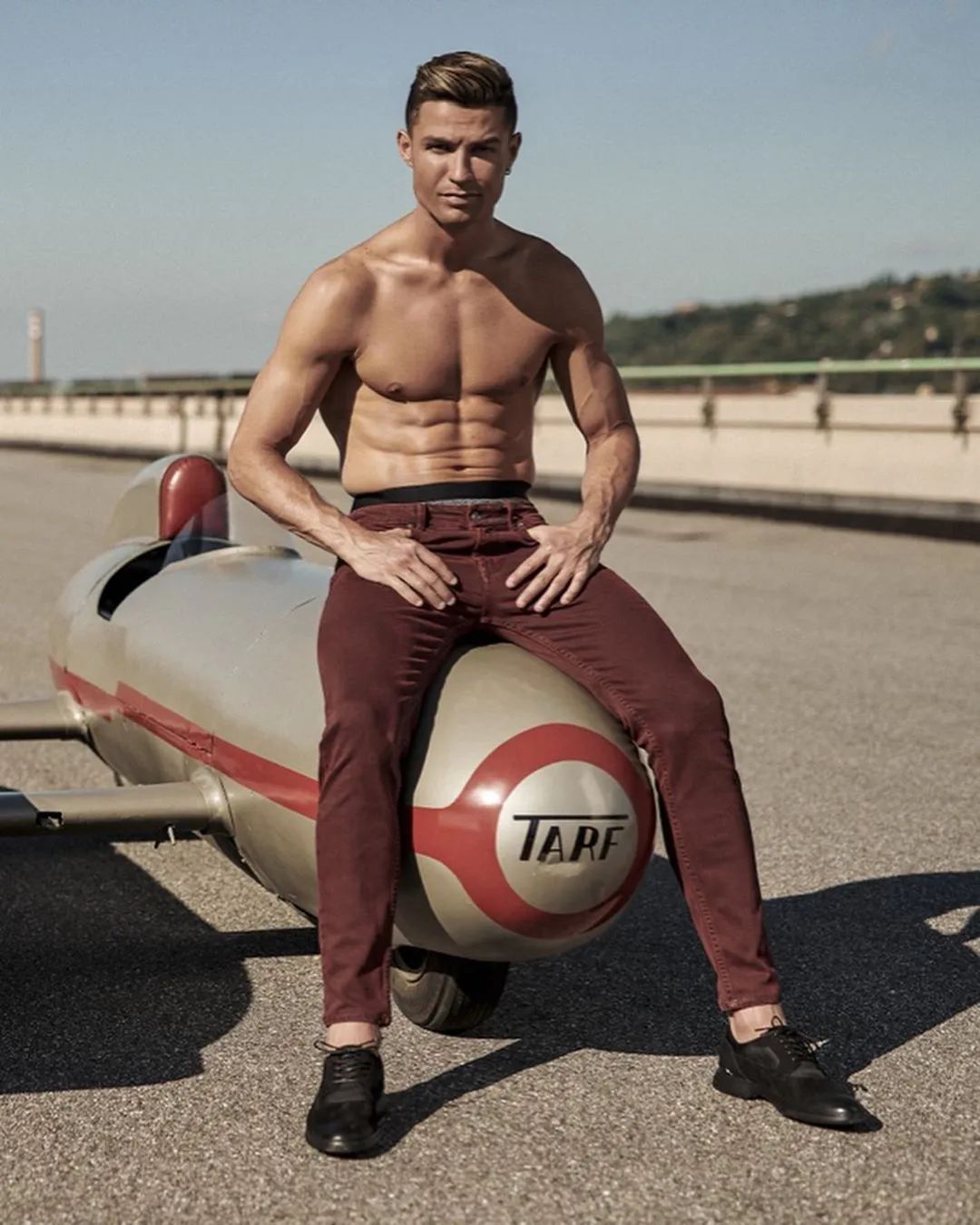 降薪怕极了?发一条推特就能赚回来!揭秘顶级球星的真实收入来源