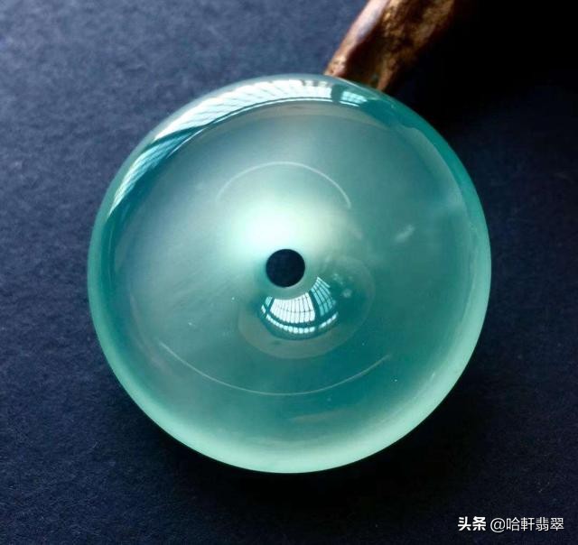 翡翠冰种满绿平安扣价值,值得买的翡翠吊坠