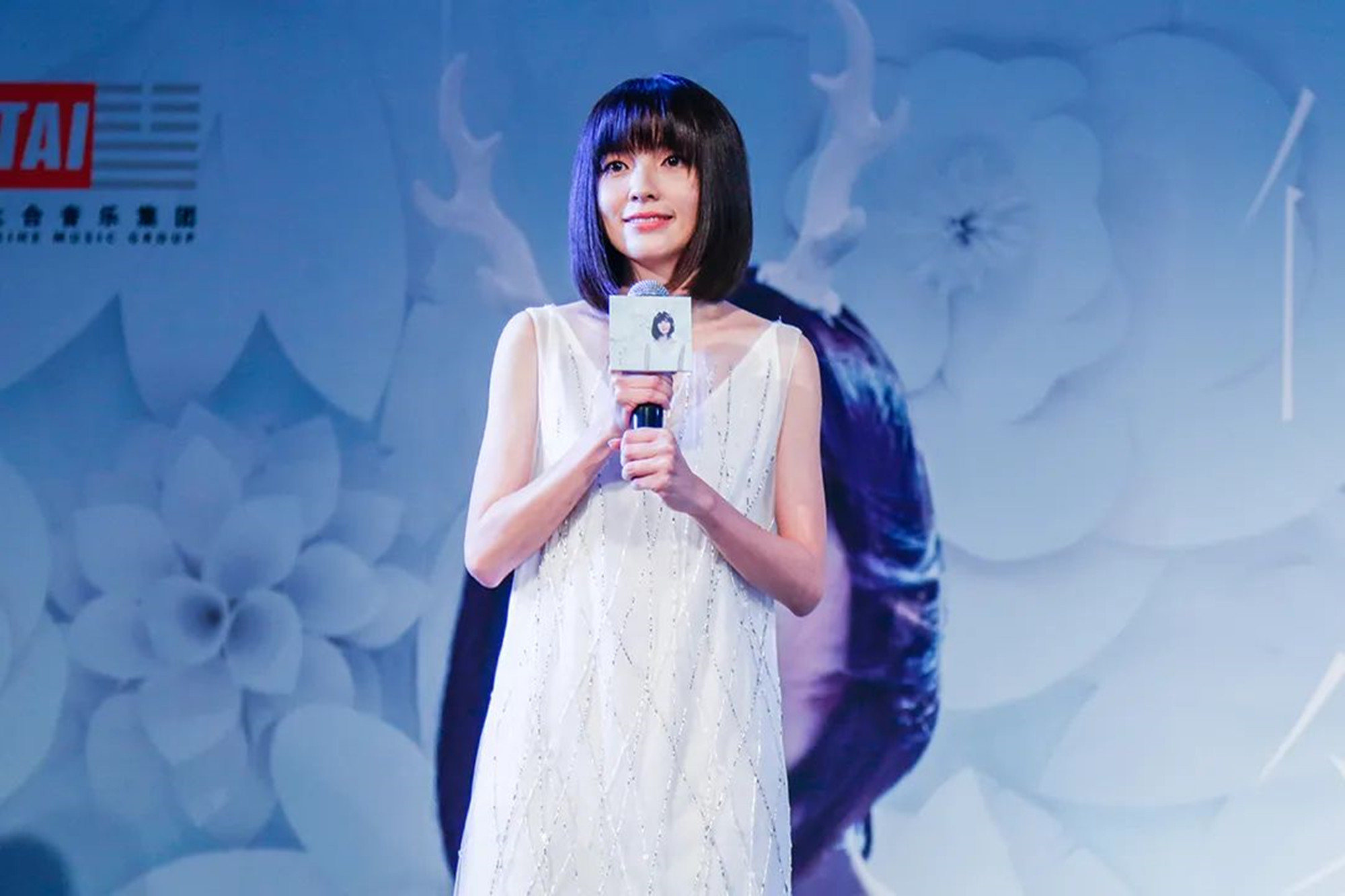 上过央视晚会的歌手郭美美，走到今天的结局，究竟该怪谁？