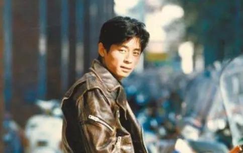 王杰被毒哑事件自导自演,歌手王杰被什么人毒哑的