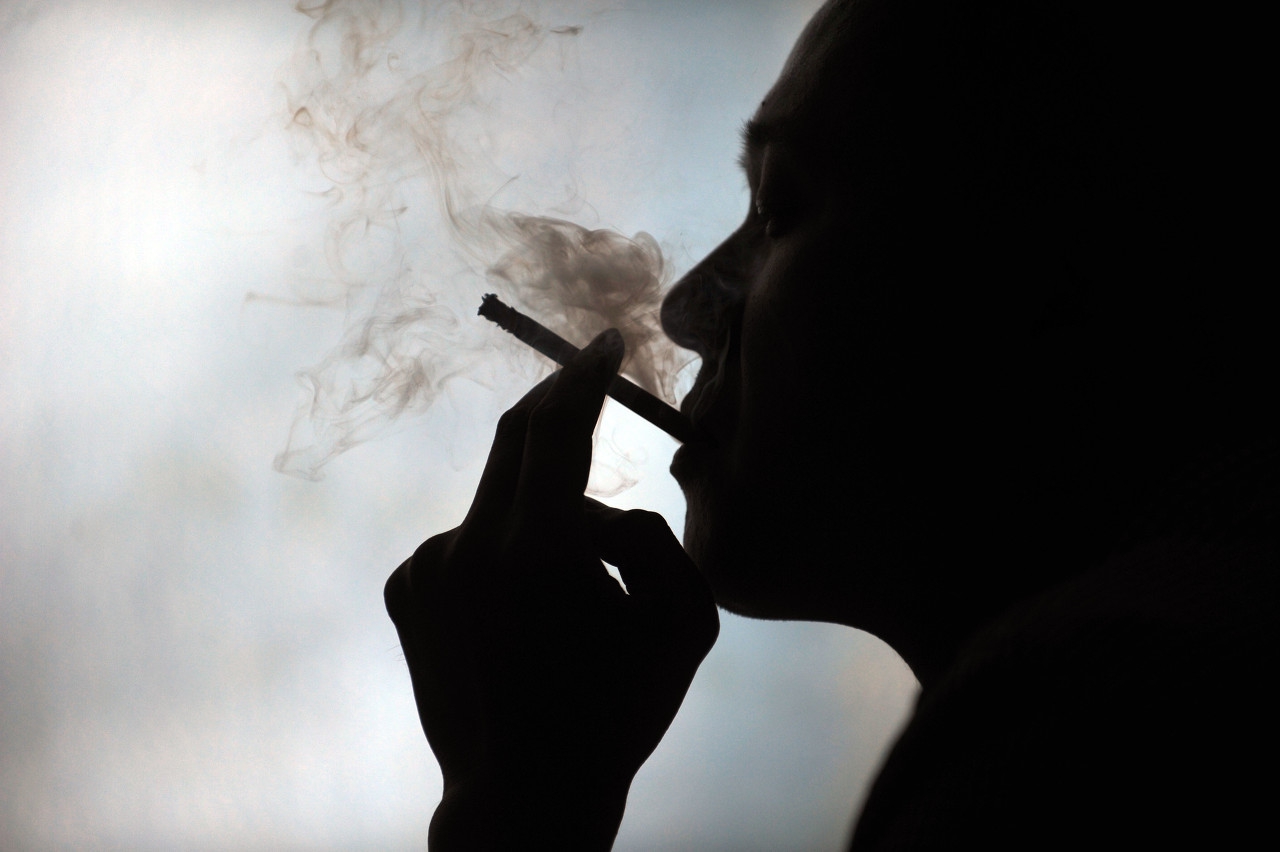 瘾品文化：*草烟**！不分男女老幼、吸与被吸每星期要消耗一整包香烟