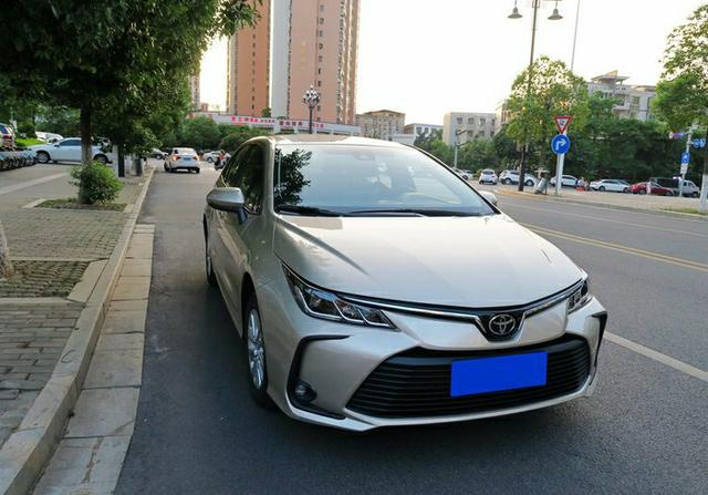 朗逸和卡罗拉和轩逸哪款性价比高,轩逸卡罗拉朗逸这三款车哪个好