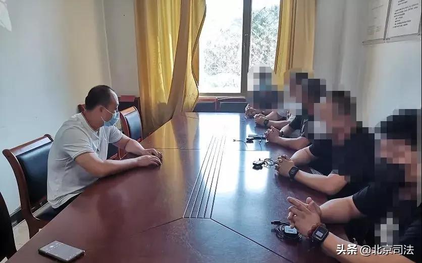 锦旗背后是社区矫正工作者的默默付出