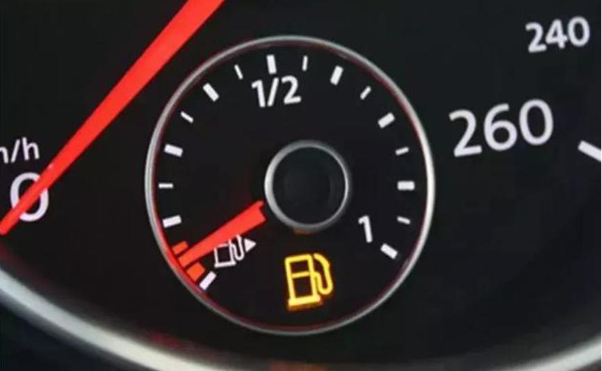 油表显示能跑100公里实际能跑多少,油表显示100公里实际还能跑多远