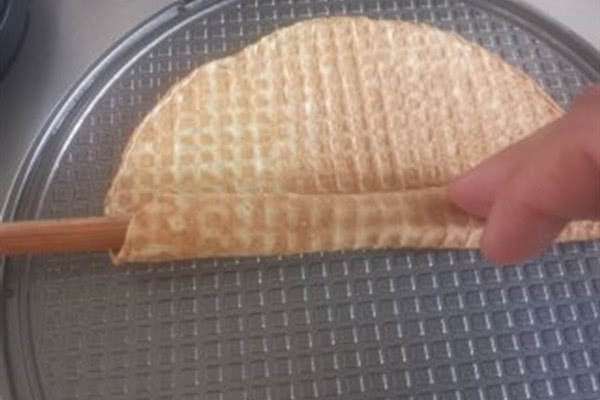 蛋卷不用牛奶可以做吧,电饼铛制作蛋卷最简单的方法