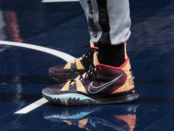 nba球员上脚安踏合集,nba球员上脚的球鞋欧文