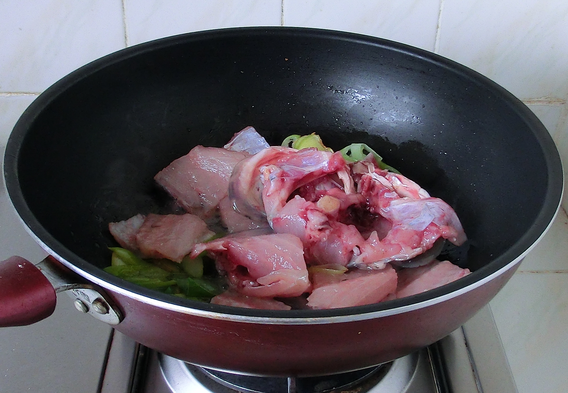 剔除鱼腥线吗,如何摘除鱼的鱼腥线