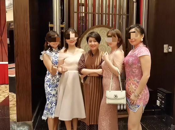 赌王四太跟孩子采访,澳门赌王四姨太梁安琪丝巾