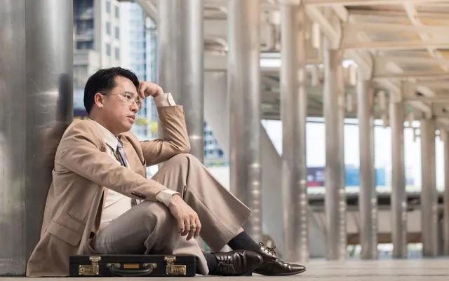 有的人总说工资低为什么不辞职,工作中为什么低工资还舍不得离职