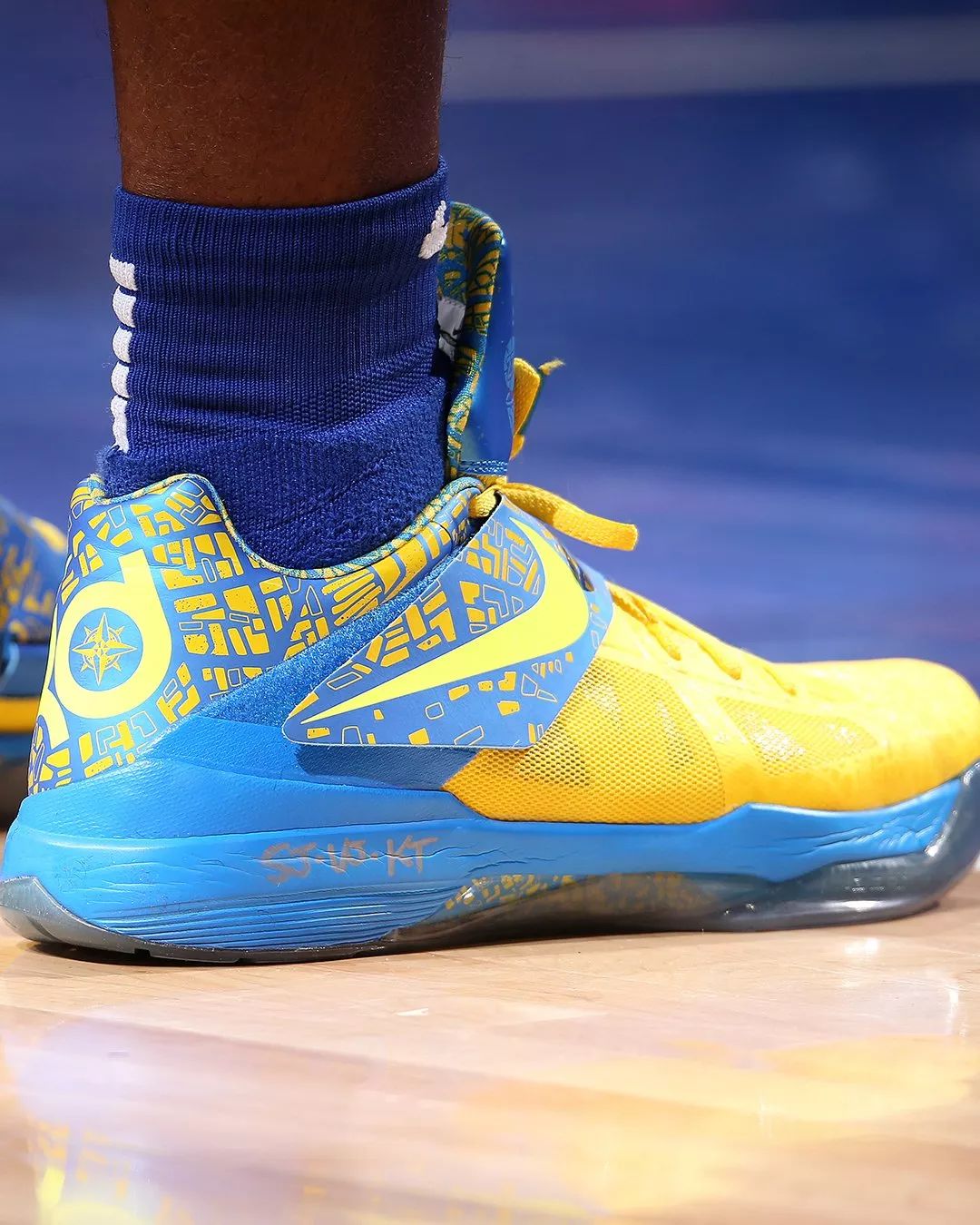 WEN赛场｜科比詹姆斯杜兰特复古战靴层出不穷你会pick哪款？