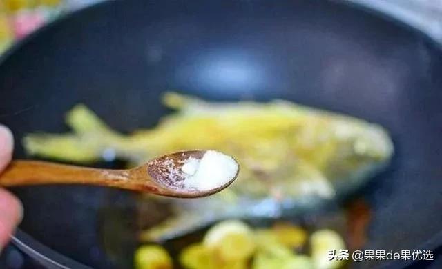 鲳鱼红烧还是清蒸好吃,清蒸鲳鱼的最简单做法图片