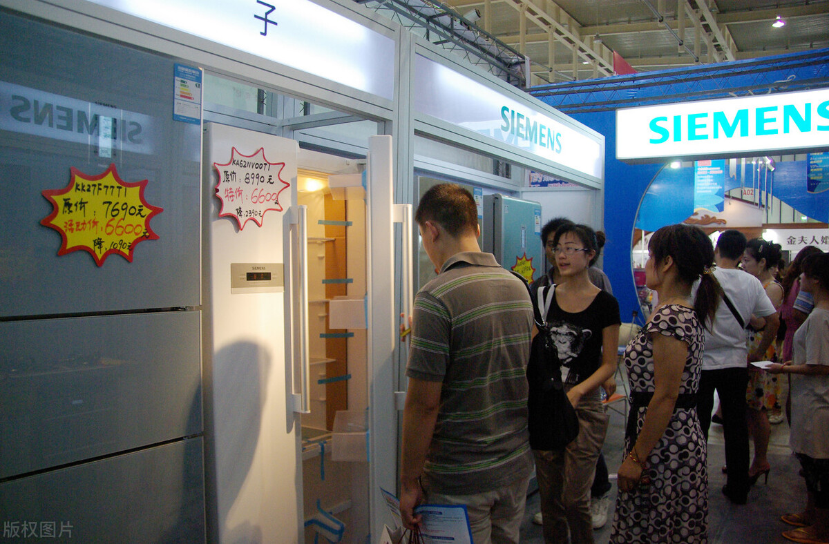 风冷冰箱跟直冷冰箱价格差多少,买风冷冰箱要注意什么