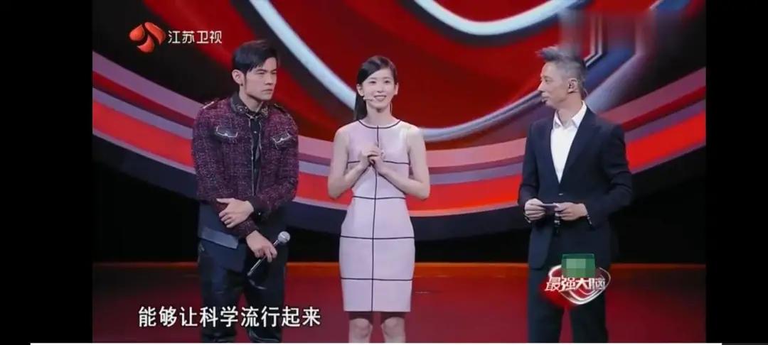 章泽天跟世界首富合影,章泽天从网红到最年轻富豪