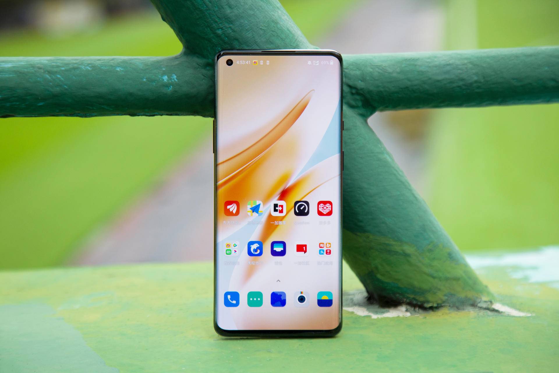 现在一加手机值得入手吗,被央视翻拍相当于什么