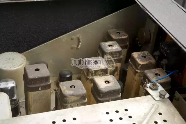 二战的爆发把业余无线电接收机AR-88推上谍战一线,变身为军机