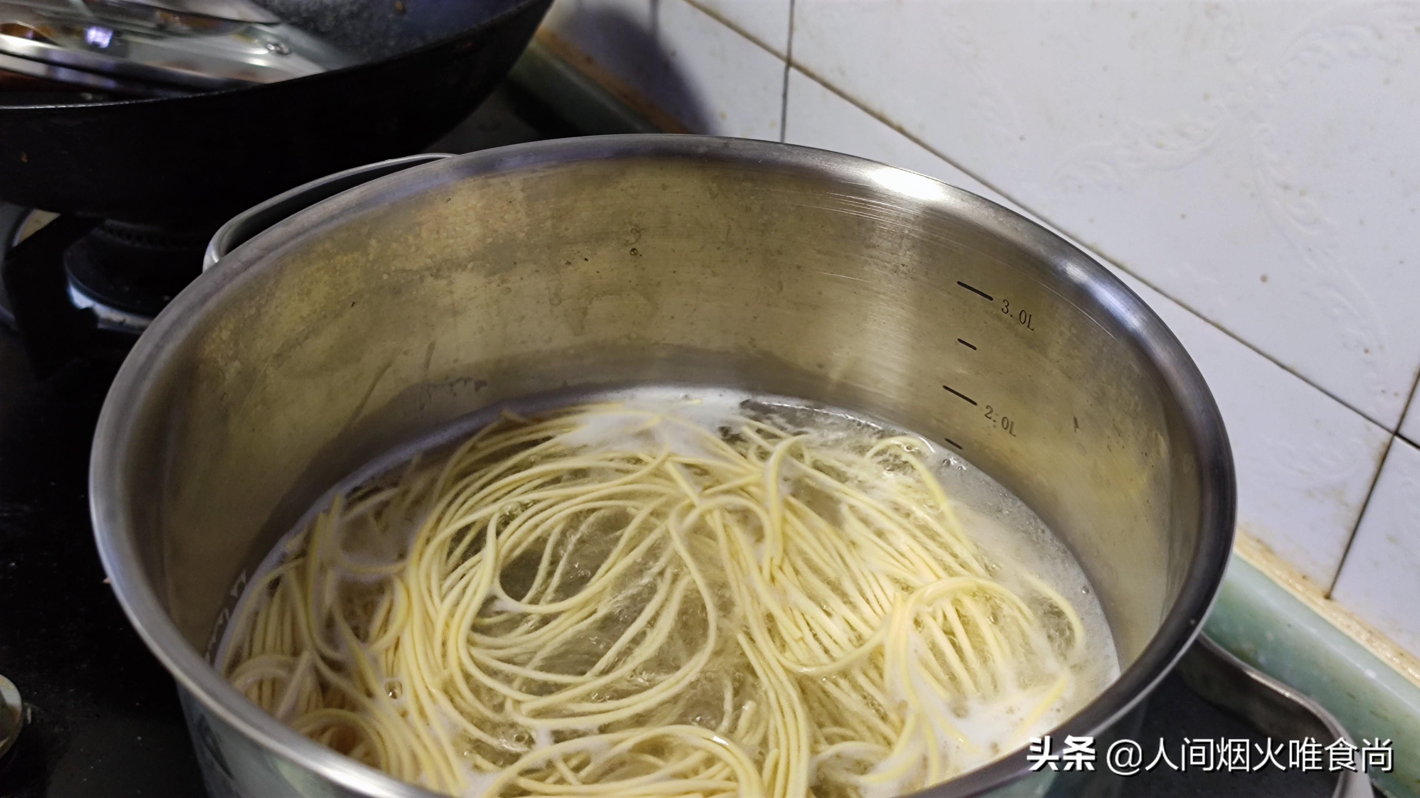 鲜笋炒肉丁,竹笋炒肉丝拌面怎样做才好吃