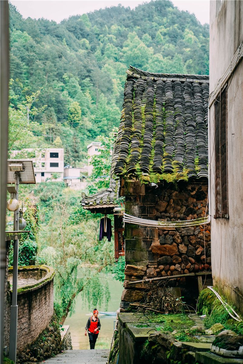 贵州旅游被带去银饰非遗传承馆,贵州千户苗寨银饰一条街