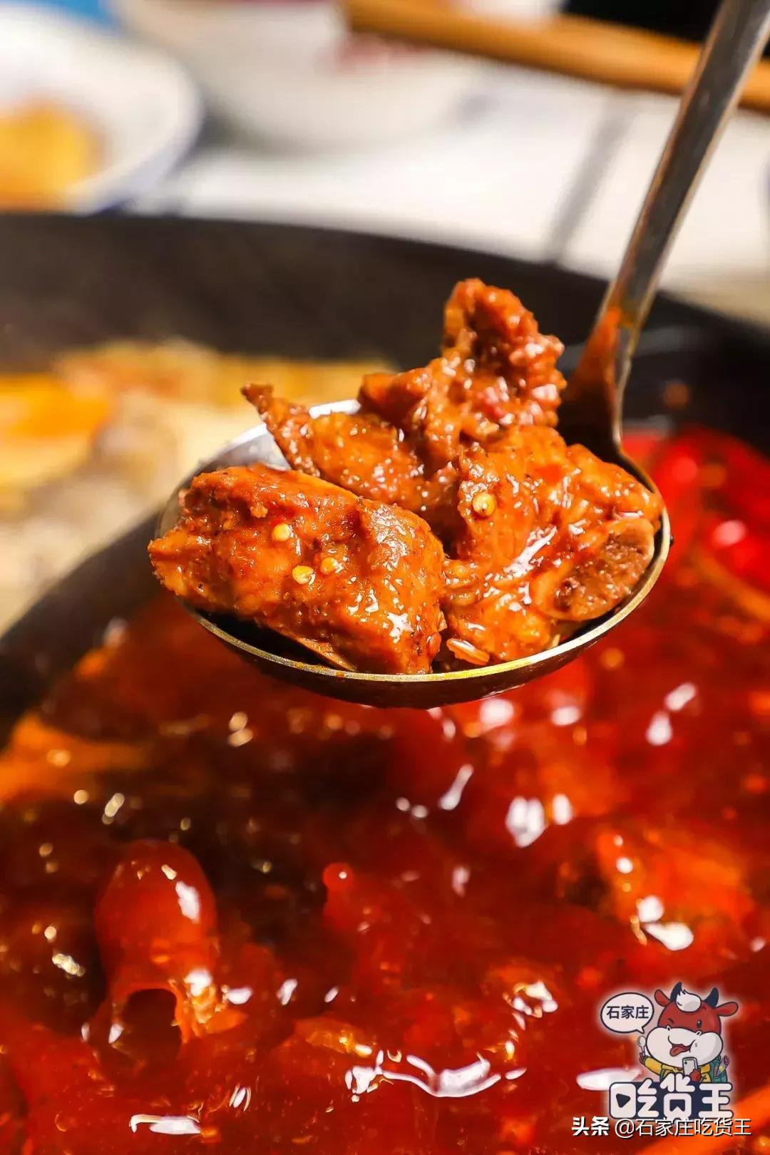 网红“爸爸”终于来了！1分钟就能吃的牛排火锅，连锅底都有肉