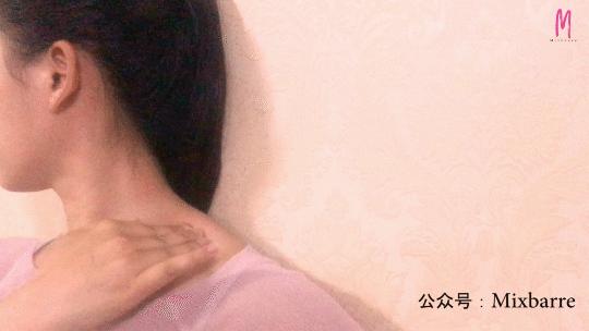 靠墙站真的可以矫正驼背伸脖子吗？