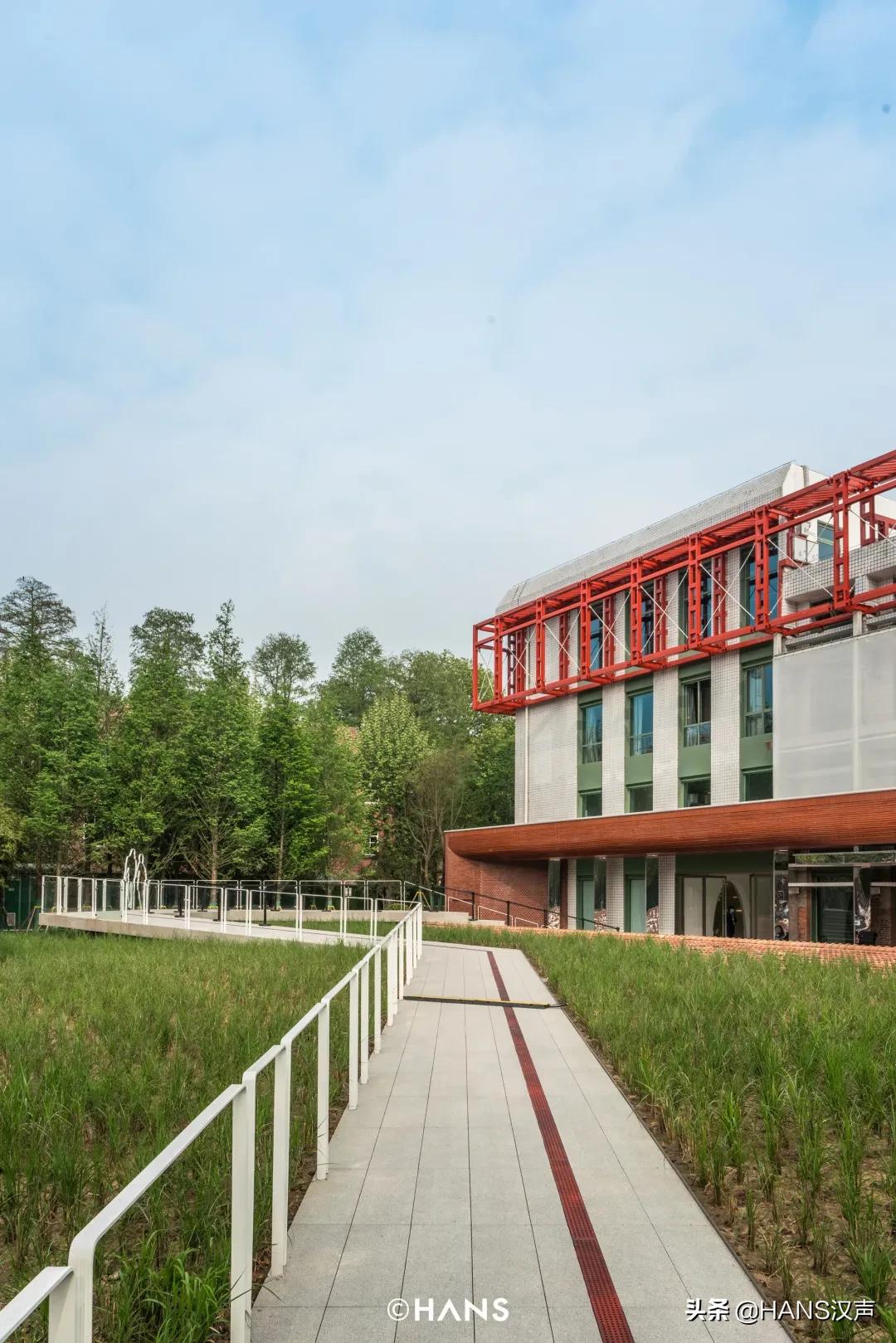 青山区红房子光影秀,青山红房子网红打卡地