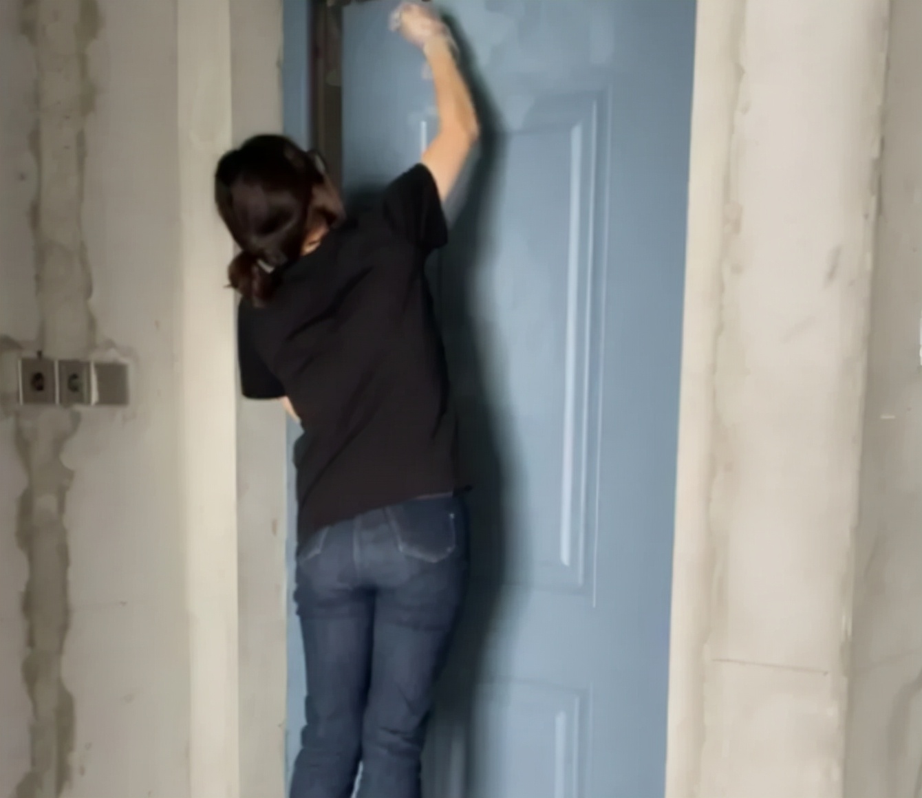 南京一女人抠门买了2套房,南京女的捡破烂8年3套房