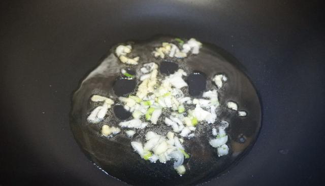 莲藕炖排骨莲藕边变黑,莲藕排骨汤为什么莲藕变黑