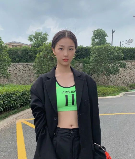 jennie甜酷风穿搭,jennie新造型lisa同款穿搭