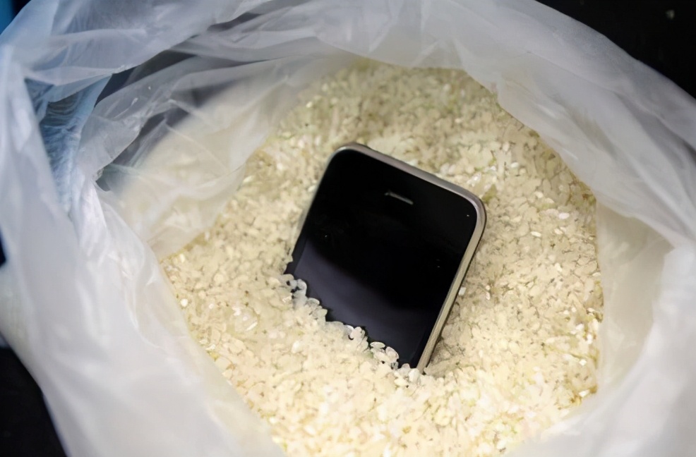 手机掉西湖找谁捞出来,手机掉西湖怎么办