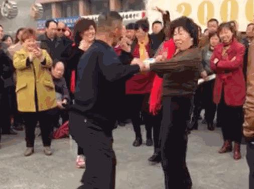 小镇互联网风云,朋克鸡排哥