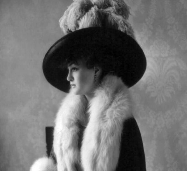 美国战神麦克阿瑟,麦克阿瑟结了几次婚