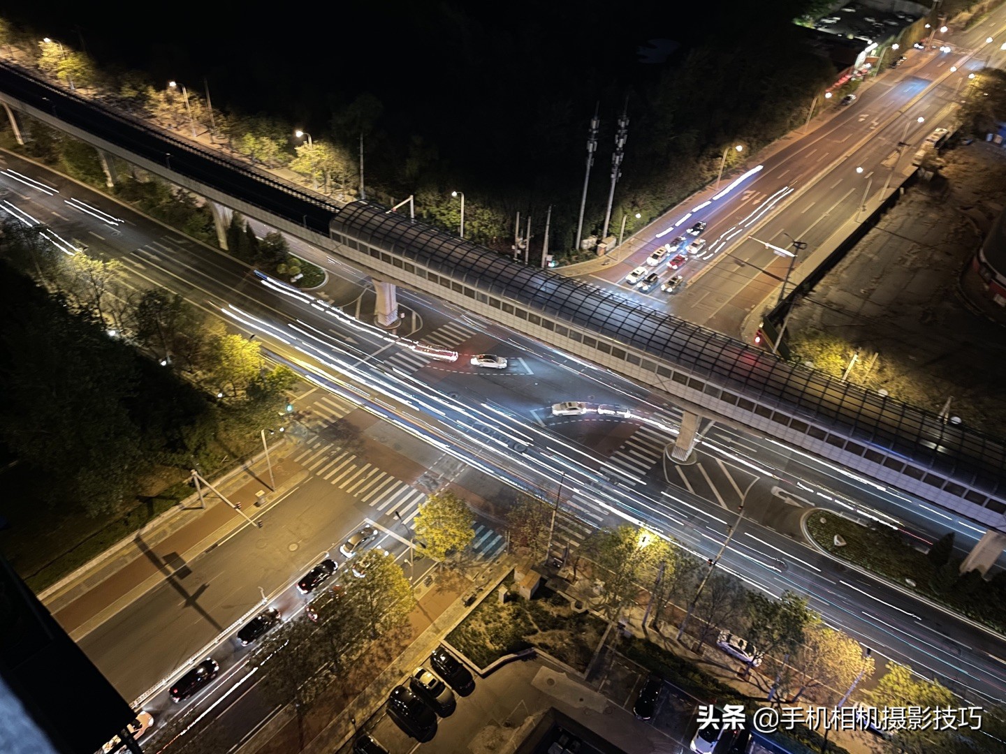 苹果手机夜景车轨拍摄技巧,苹果手机拍夜景车轨