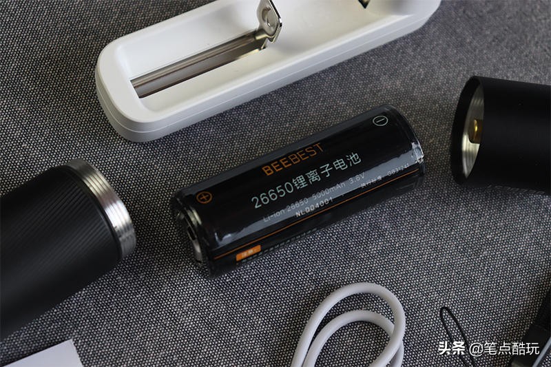 强光超长待机手电筒推荐,小米极蜂手电筒正确拆解方法教程