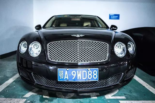 武汉豪车的视频,武汉最豪停车场