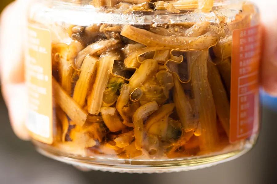 在李佳琪直播间买零食，是个划算的选择吗？