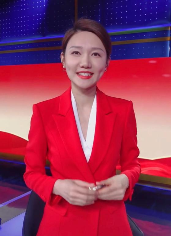 董卿评价龙洋主持春晚,龙洋接棒董卿主持春晚