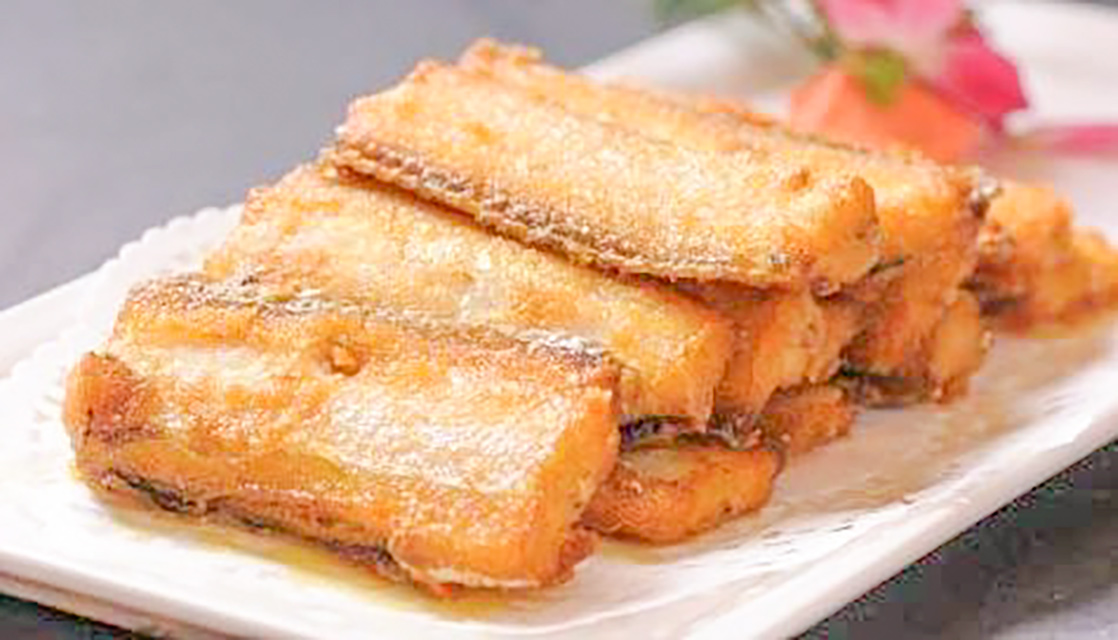 怎样炸带鱼不粘锅又简单又好吃,炸带鱼不粘锅的方法和技巧视频