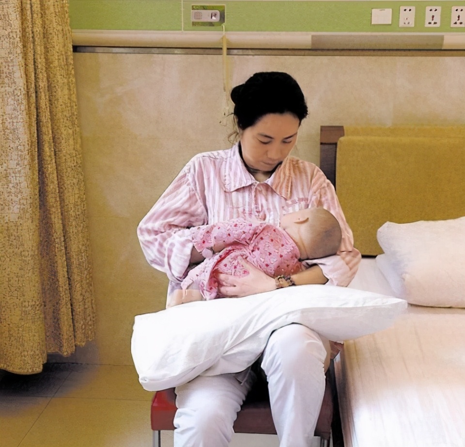 产后开奶是吸奶器好还是催乳师好,产后奶水不足吃哪个下奶