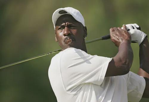 乔丹18年前的照片,乔丹亲穿签名鞋拍出56万美元