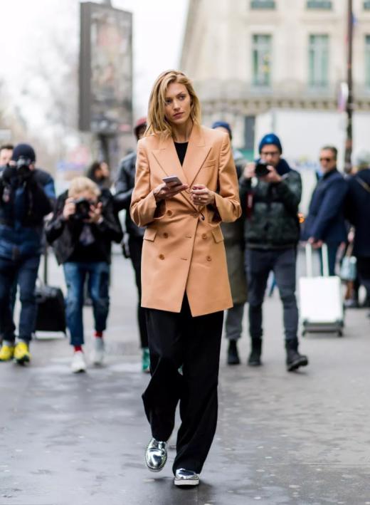 扔掉你的运动鞋,扔掉你的皮鞋