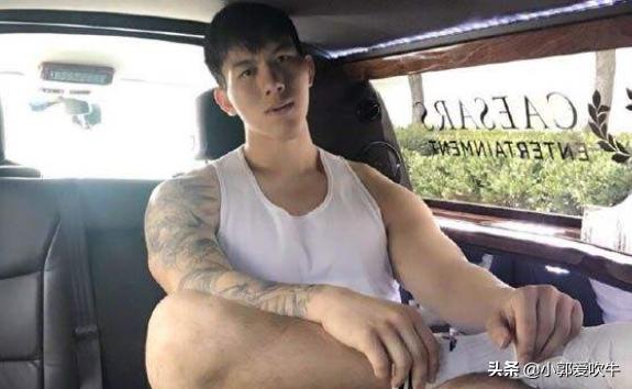 中国野球王者官宣啦！与未婚妻最萌身高差，野球收入远超CBA球员