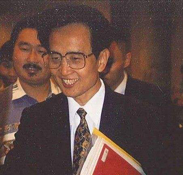 “气功大师”严新:90年代引起“气功热”,记录磁带卖80一盒