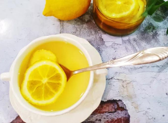 红茶柠檬水减肥吗还是增肥,晚上睡觉前喝柠檬水会增肥吗