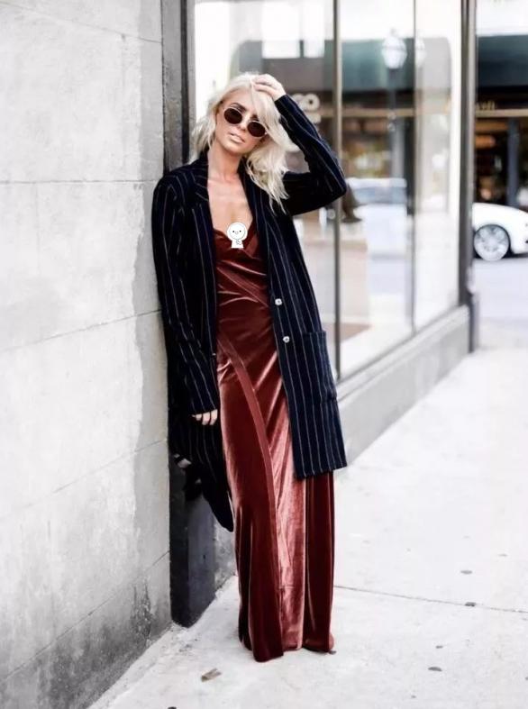 百搭又显气质的法式丝绒裙,一袭丝绒裙复古优雅