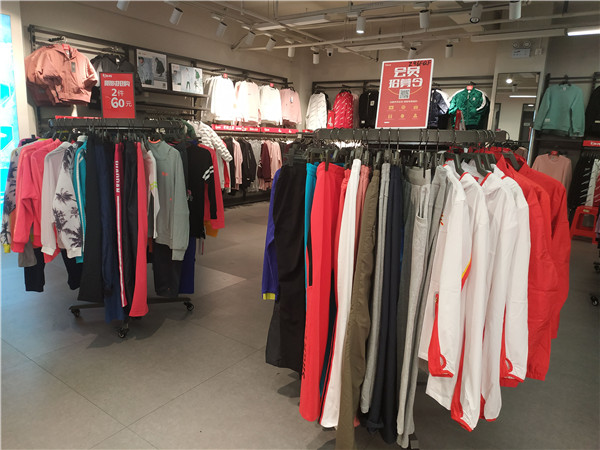 晋江鞋都安踏,福建晋江李宁安踏运动鞋