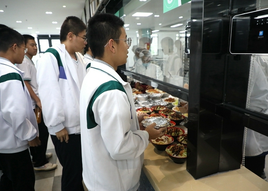 济南济钢高级中学兴隆校区食堂,济南济钢高级中学的食堂