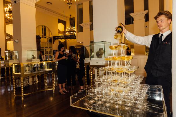 葡萄酒杯怎么拿,葡萄酒杯怎么选购